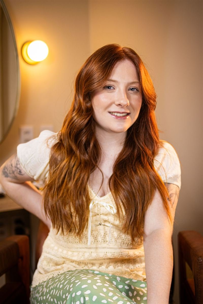 Ruivo acobreado natural em cabelo longo com ondas